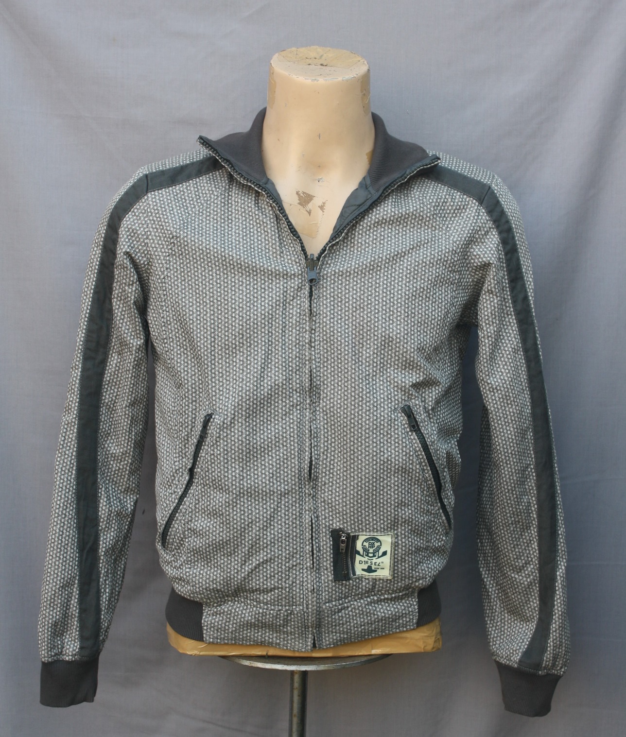 เสื้อ DESAL