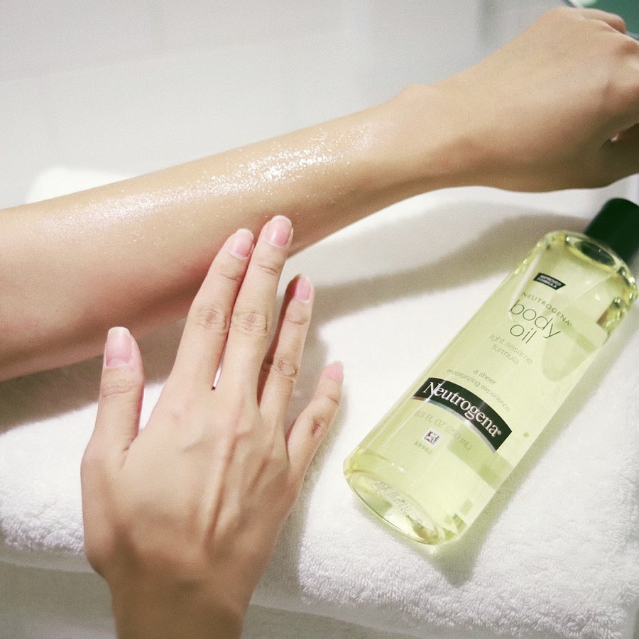 Neutrogena Body Oil Light Sesame Formula 250ml. บอดี้ออยบำรุงผิว สูตรเข้มข้น หิ้วเกาหลี (1ขวด)