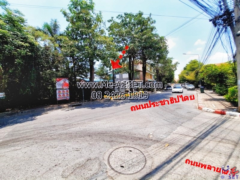 ขายที่ดินพร้อมสิ่งปลูกสร้าง ย่าน ถนนประชาธิปไตย นางสร้อยระย้า พลายแก้ว ต.ท่าพี่เลี้ยง อำเภอเมือง สุพรรณบุรี : ใกล้โกหนุ่มก๊วยเตี๋ยวเนื้อรสเด็ด : 163.5 ตร.วา