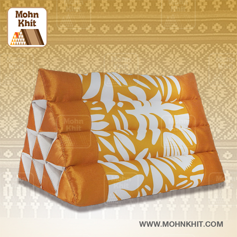 หมอนสามเหลี่ยม10ช่องแต่งผ้าไหมทอง.Decorate design Triangle kapok 100%Traditional Floor Cushions 10 holes.