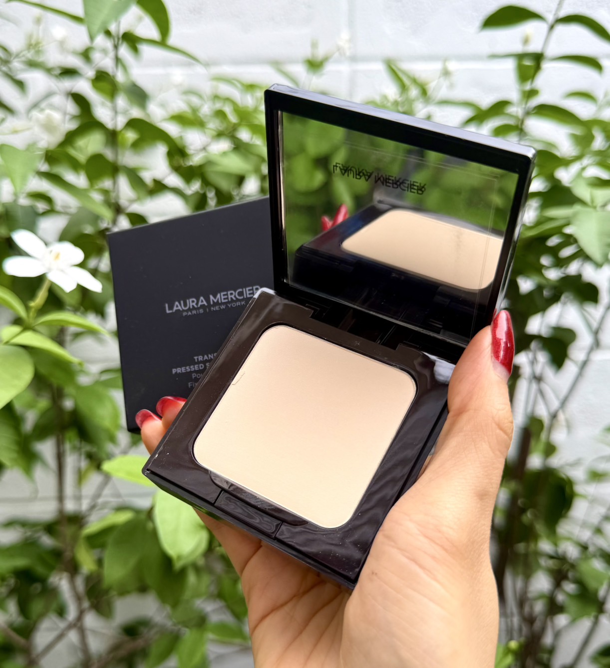Laura Mercier Translucent Pressed Setting Powder 9g. แป้งอัดแข็งโปร่งแสง