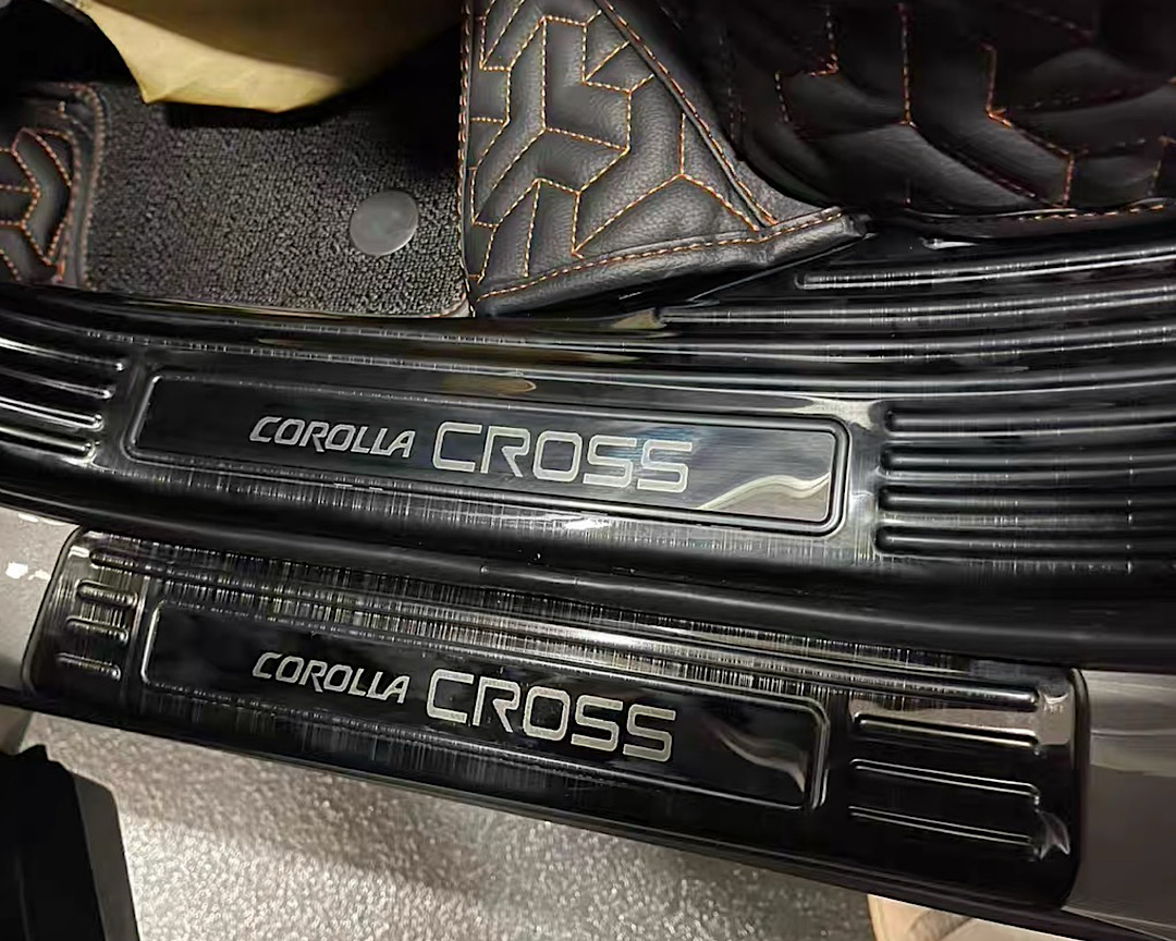 คิ้วบันได สคัฟเพลท ด้านใน Corolla Cross 4 ชิ้น V.2