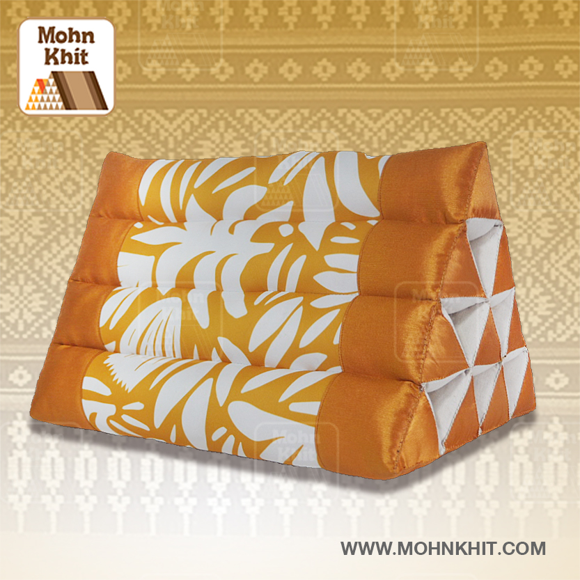 หมอนสามเหลี่ยม10ช่องแต่งผ้าไหมทอง.Decorate design Triangle kapok 100%Traditional Floor Cushions 10 holes.
