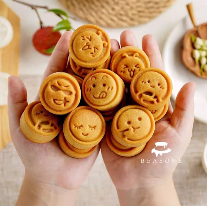 เซ็ตพิมพ์กดขนม เซ็ตพิมพ์กดคุกกี้ เซ็ตพิมพ์กดอาลัว ลายหน้า Emoji 6 ลาย (30กรัม)