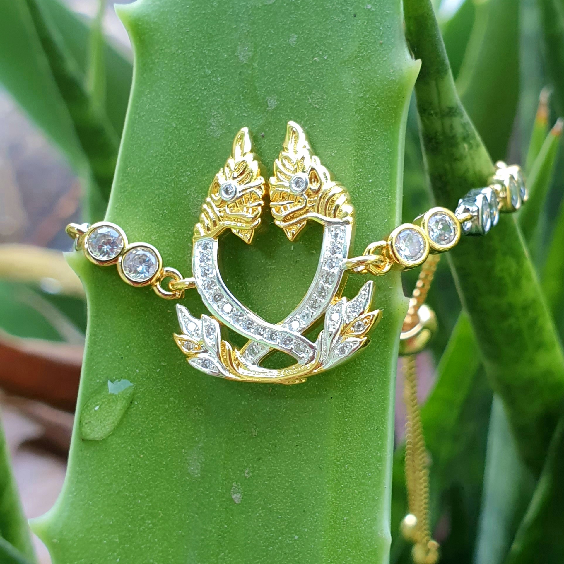 สร้อยข้อมือ นาคเกี้ยว เกี่ยวรัก ฝังเพชร สุดยอดเครื่องรางเสริมดวงเรื่องของความรัก ปรัปขนาดได้ พญานาค