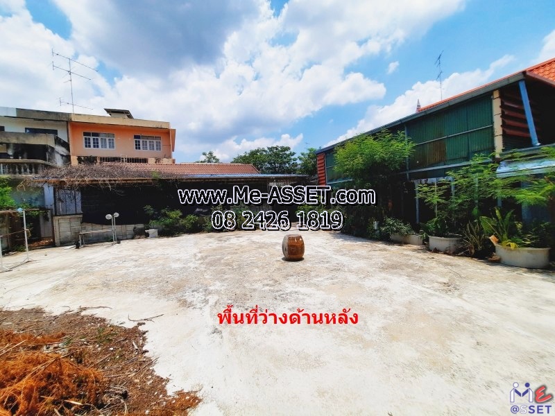 ขายที่ดินพร้อมสิ่งปลูกสร้าง ย่าน ถนนประชาธิปไตย นางสร้อยระย้า พลายแก้ว ต.ท่าพี่เลี้ยง อำเภอเมือง สุพรรณบุรี : ใกล้โกหนุ่มก๊วยเตี๋ยวเนื้อรสเด็ด : 163.5 ตร.วา