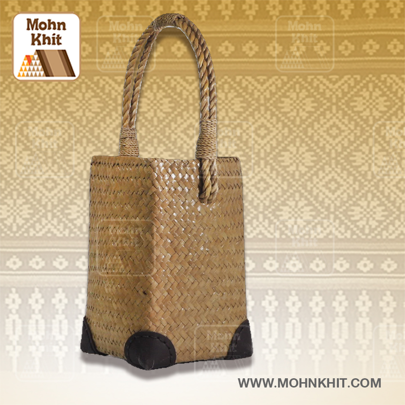 กระเป๋ากระจูดเสริมมุม // Rattan coin purse, woven in a shape 30x15x10cm