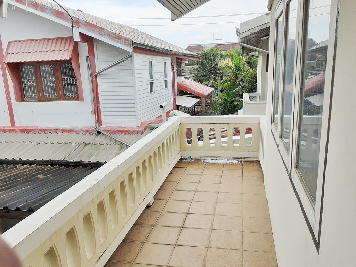 ขายบ้านเดี่ยว ม.ประยูรนิเวศน์ 3 ถ.ลาดพร้าว-วังหิน ซ.53 แขวงลาดพร้าว เขตลาดพร้าว กรุงเทพ / พื้นที่ 2 ชั้น 60 ตารางวา