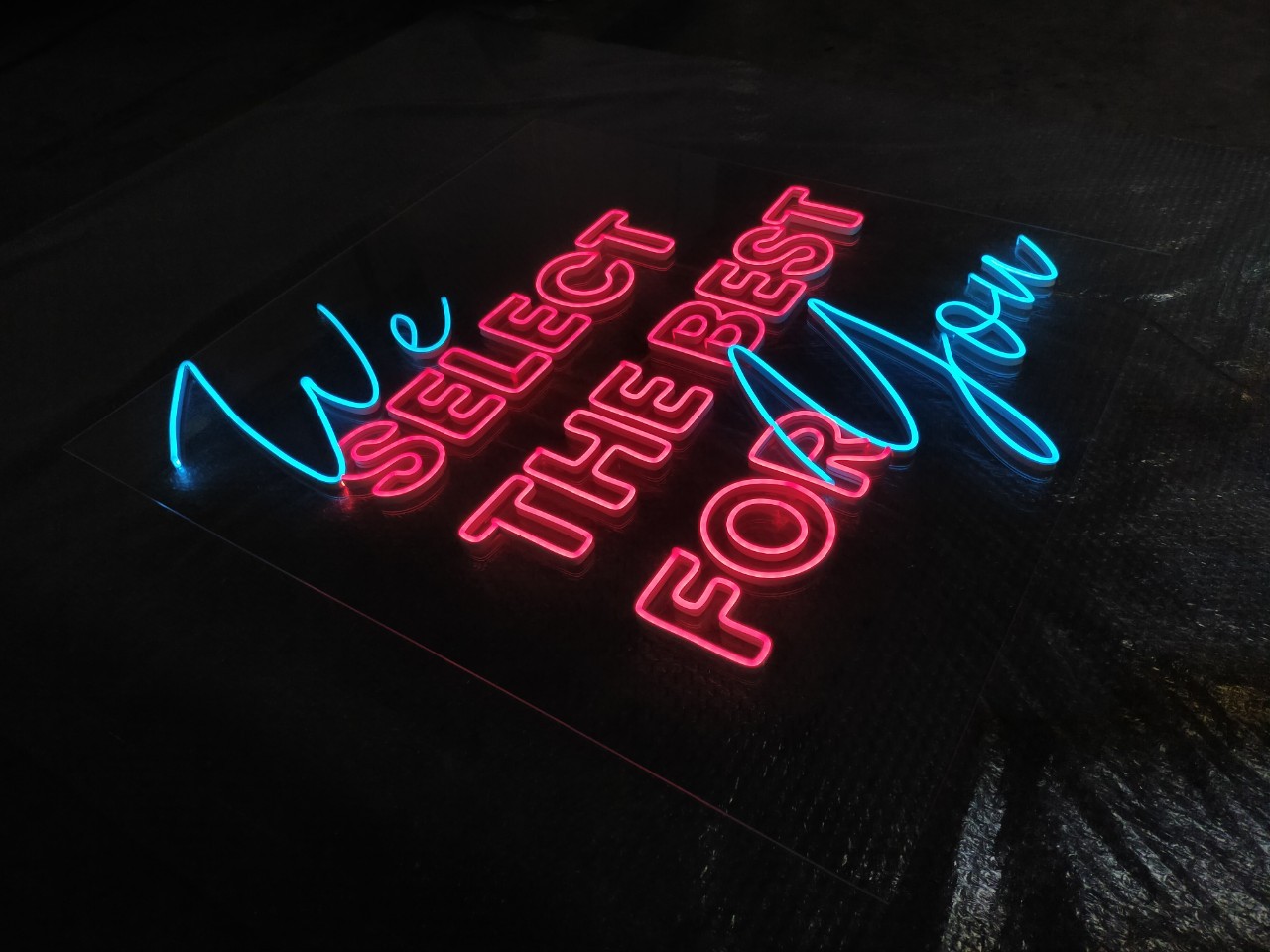 ไฟนีออน เฟค