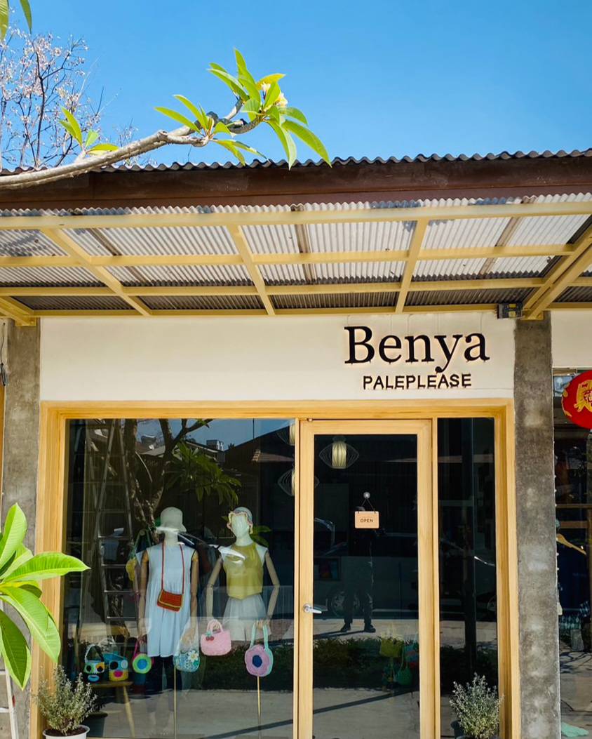 งานติดตั้งป้ายอักษรซิงค์ไฟออกหลัง ยกขอบ 2cm ขนาด 96x42cm