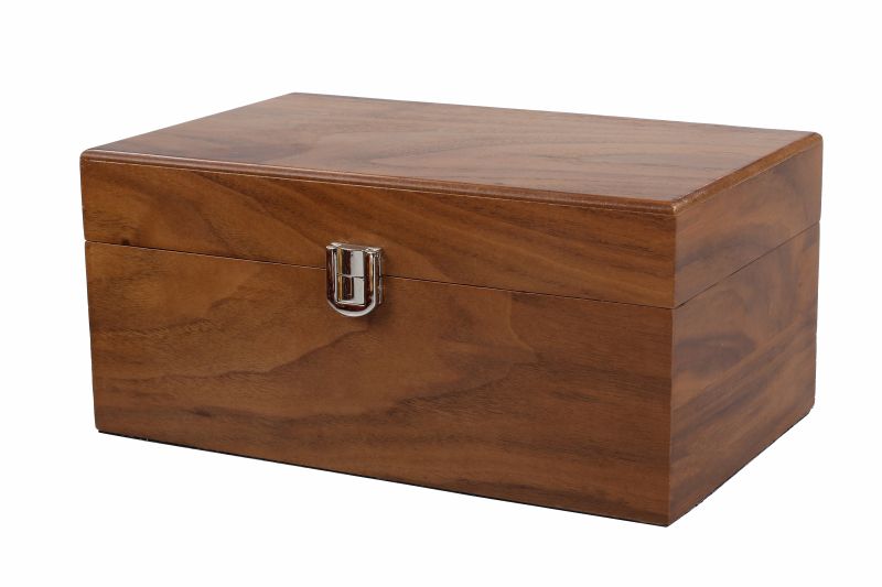 กล่องหมากรุกไม้วอลนัท Walnut Wood Chess Box