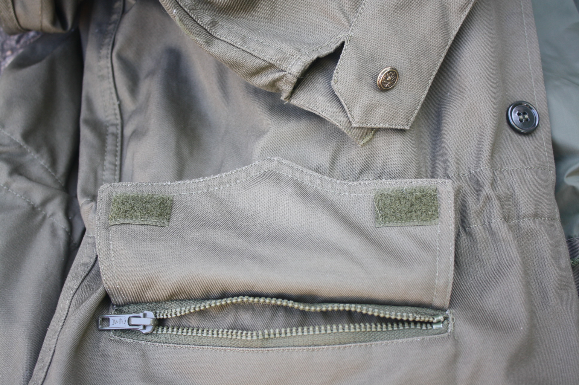 เสื้อกันลมทหาร