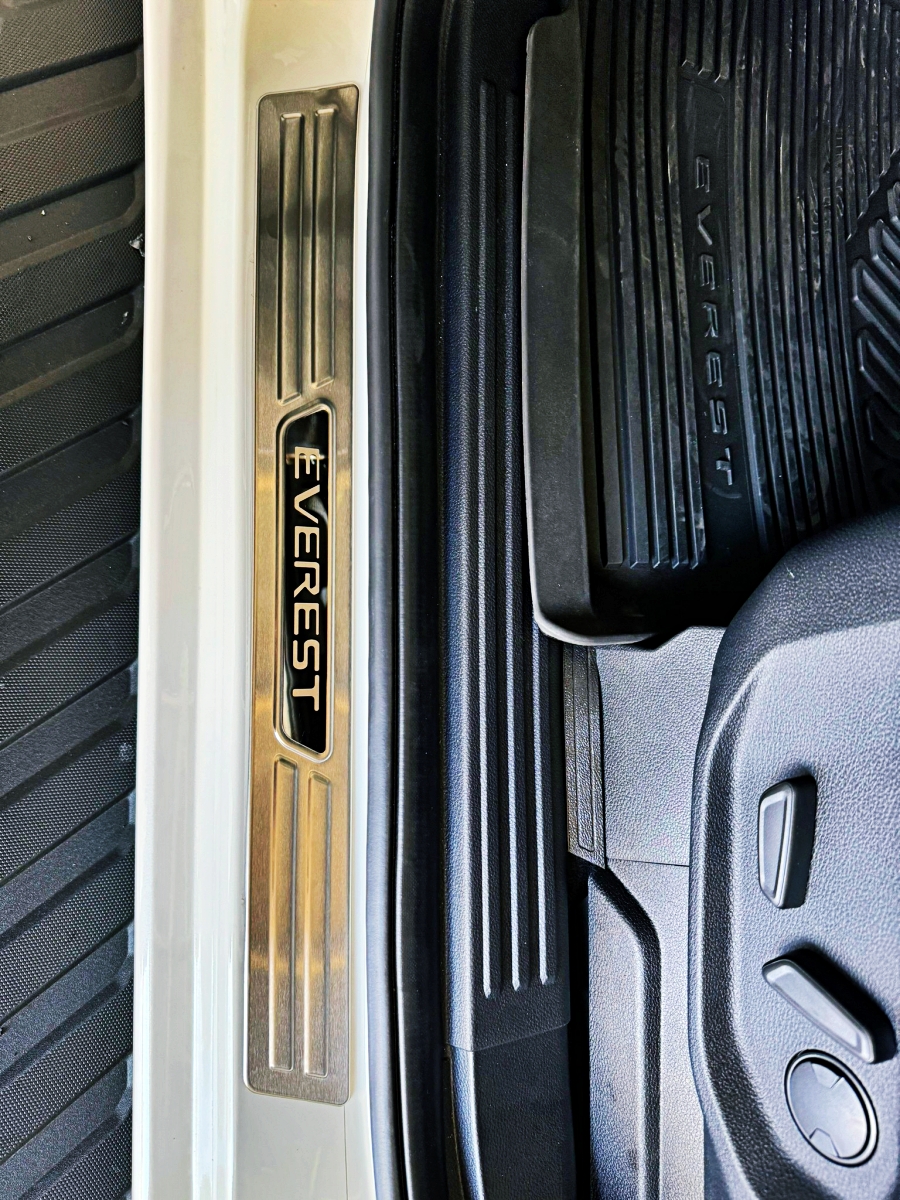 คิ้วบันได ชายบันไดด้านนอก Next Gen Everest