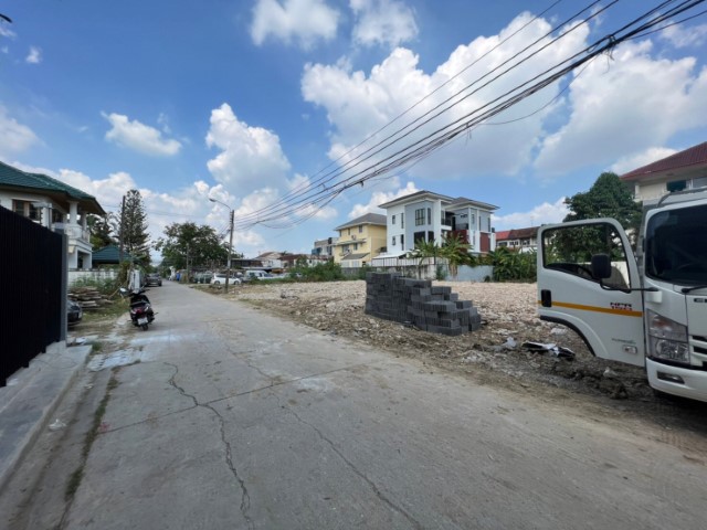 ขายที่ดิน 372 ตร.ว. โชคชัย 4 ซอย 84 (ซ.ร่วมใจพัฒนา 4) เขตลาดพร้าว