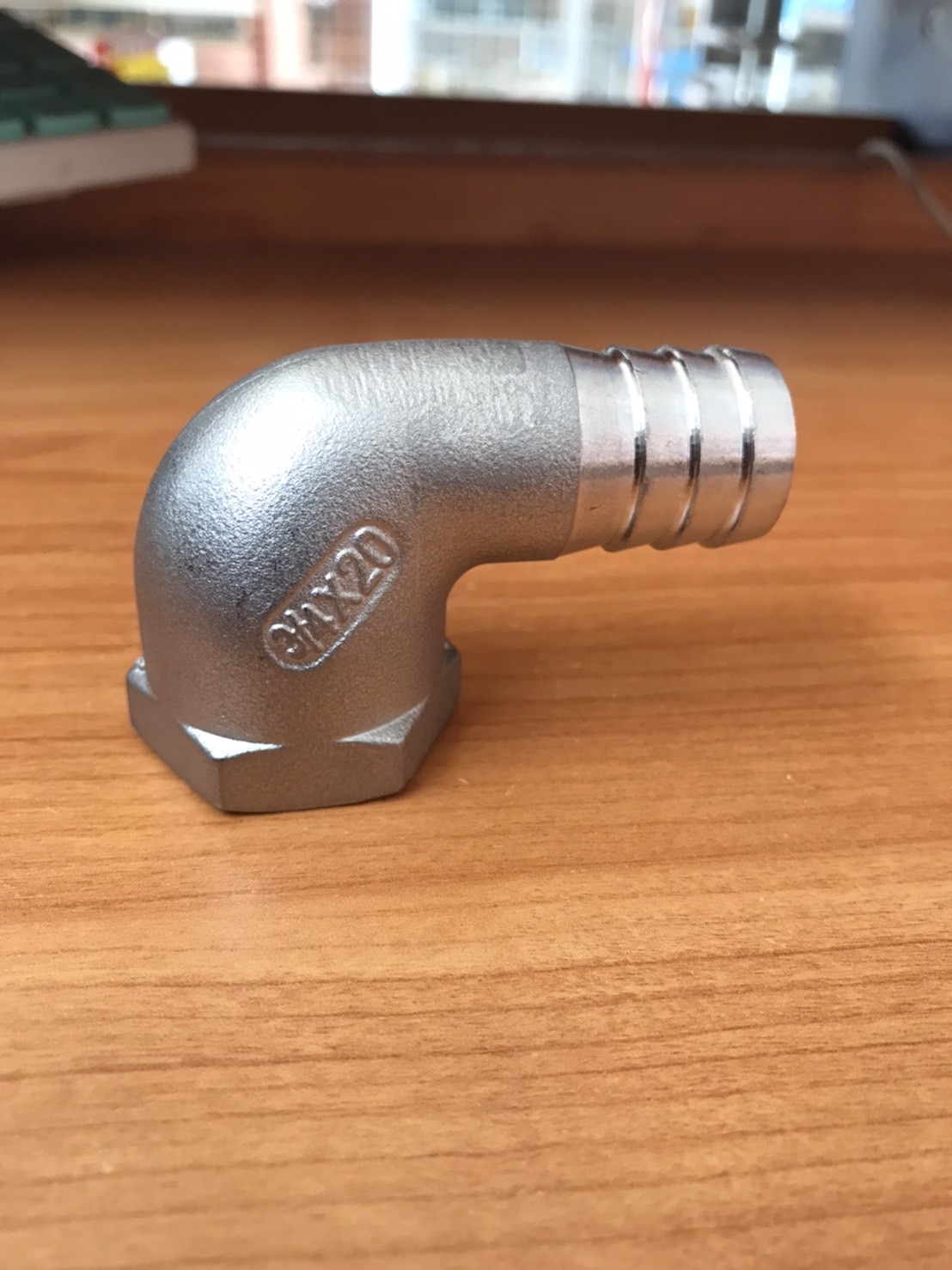 ข้องอเกลียวใน สแตนเลส 304 ขนาด 3/4 (6 หุน ) หางไหล 20 mm. ราคาต่อ1 ชิ้น #66130