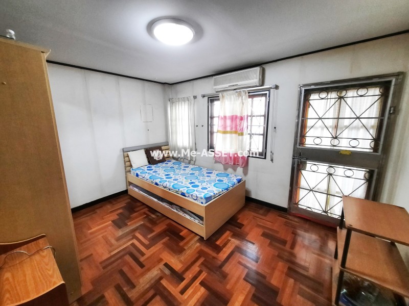 ขายทาวน์โฮม 3 ชั้น 18 ตรว ม.พรบดินทร ถ.นวมินทร์ 157 เขตบึงกุ่ม กรุงเทพฯ / การเดินทางสะดวกสามารถเข้า-ออกได้หลายเส้นทาง อาทิ ซอยนวลจันทร์ 36, 56, 157