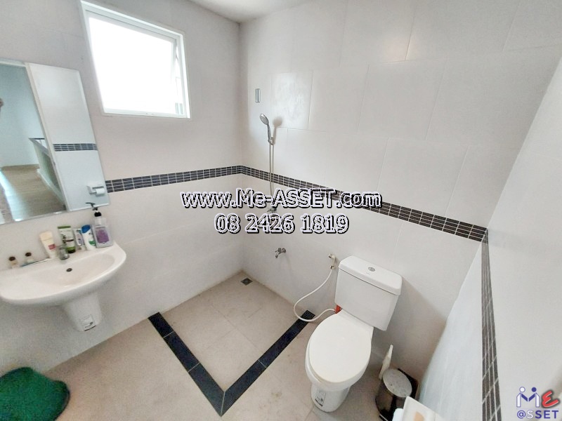 ขายทาวน์โฮมหลังมุมติดถนนเมน ย่าน เลียบคลองพระอุดม ซอยวัดท่าเกวียน คลองบางไผ่ วัดทองสะอาด ลาดหลุมแก้ว : ม.บ้านสวนธนาการ์เด้น : 2 ชั้น 40 ตร.วา