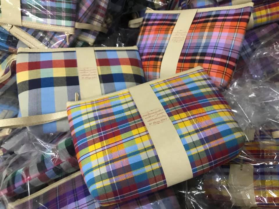 พวงกุญแจ กระเป๋าเหรียญผ้าขิด ของขวัญ ของชำรวย 7x9x cm// Keychain Coin Bag