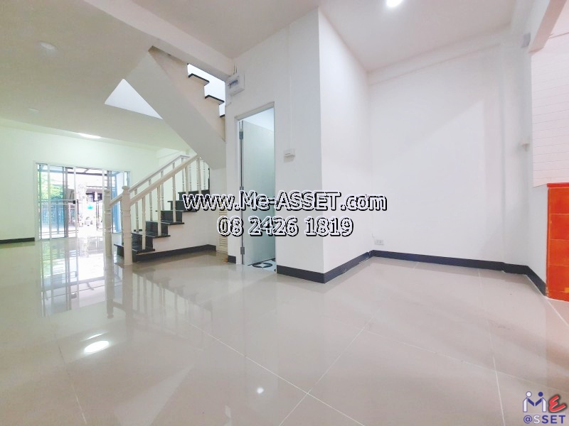 ขายทาวน์เฮ้าส์รีโนเวทใหม่ ใกล้ตลาดมนวดี รถไฟฟ้าสายสีม่วงสถานีคลองบางไผ่ ย่าน บ้านกล้วยไทรน้อย พิมลราช บางบัวทอง แถมเฟอร์นิเจอร์ตกแต่งมูลค่า 50,000 บาท : มบ.นริศา : 2 ชั้น 16 ตร.วา