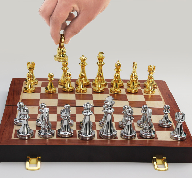 ชุดหมากรุกสากลไม้พับ (ตัวZinc Alloy สีgold & silver) Wooden Chess Set