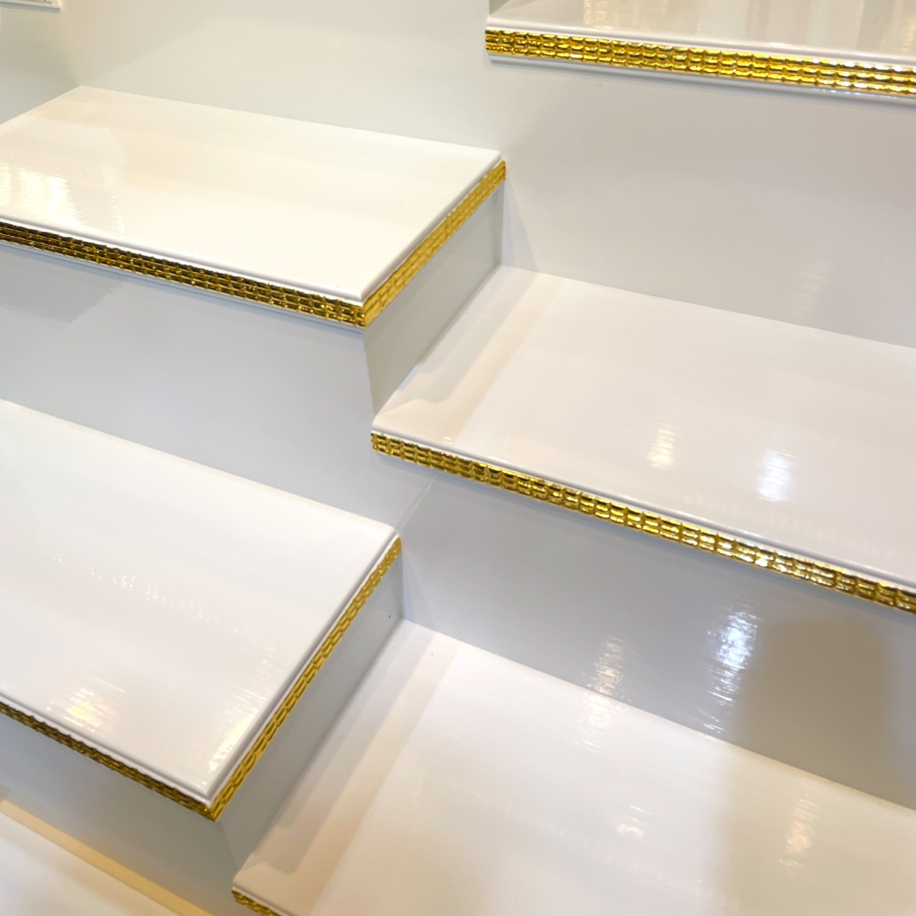 ตู้พระแบบสูง 9x8 ขั้นบันได 9 ขั้น พิกุลขาว