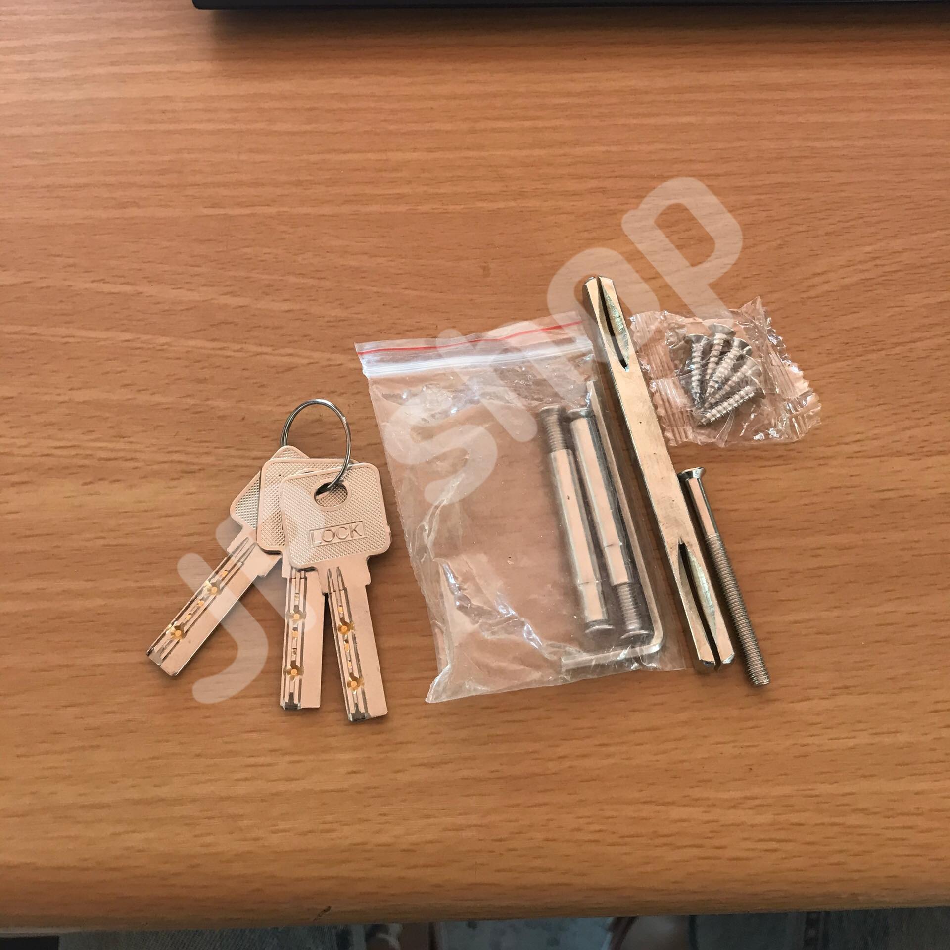 ก้านโยคประตูรั่ว กุญแจเขาควายประตูรั่ว มือจับประตูรั่วสแตนเลส พร้อมอุปกรณ์ล็อคประตู ส่งไว โกดังในไทย