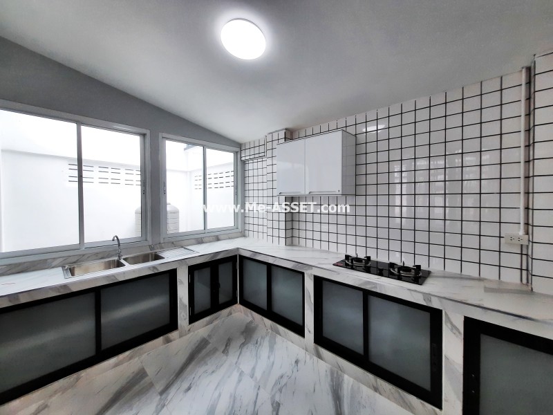 ขายและเช่า ทาวน์โฮมใกล้รถไฟฟ้า ย่าน สุทธิสาร ห้วยขวาง ประชาราษฎร์บำเพ็ญ : ถ.สุทธิสาร ซ.อุดมเกียรติ : 3 ชั้น 25.5 ตารางวา