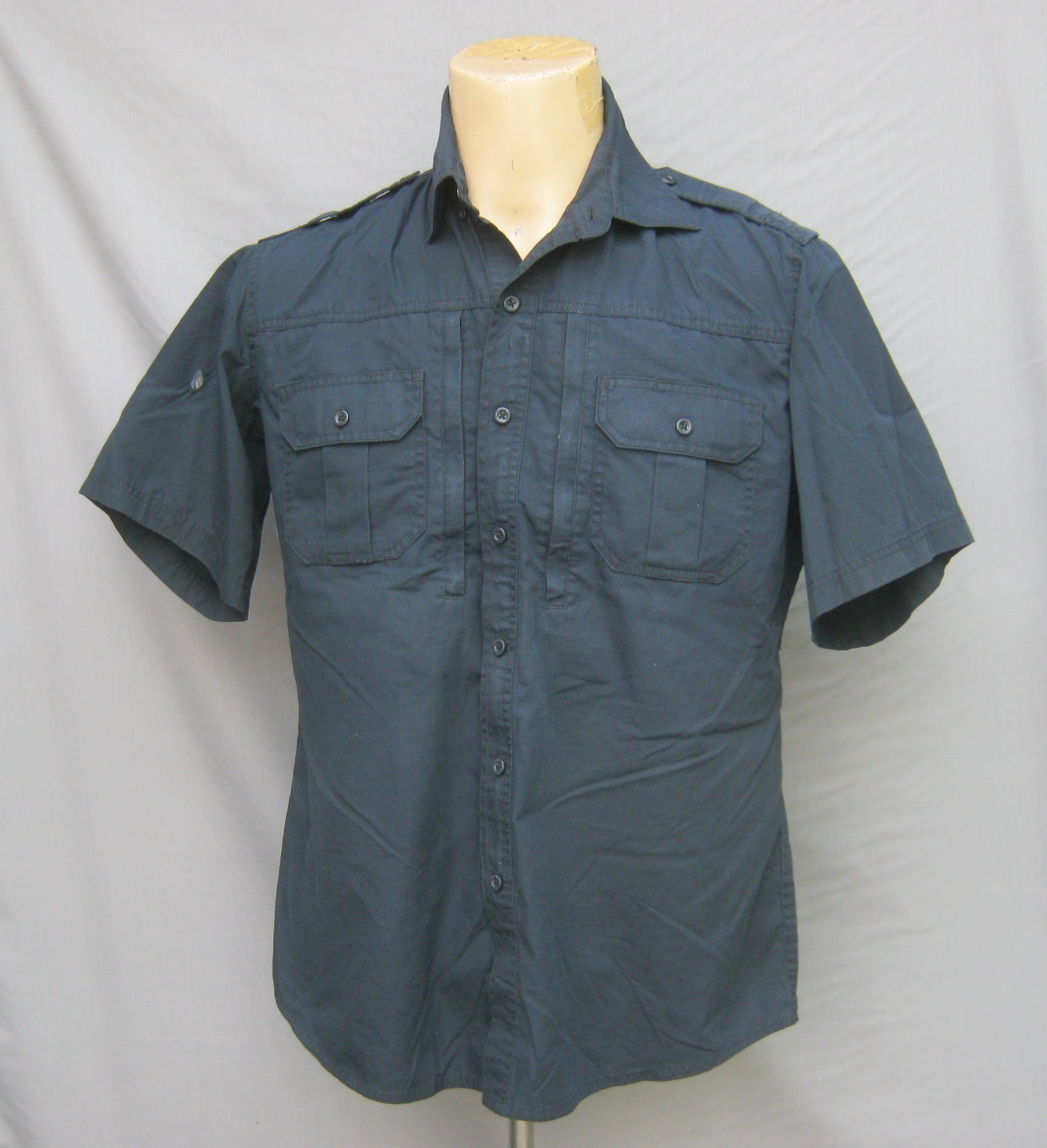 เสื้อ สีดำ propper