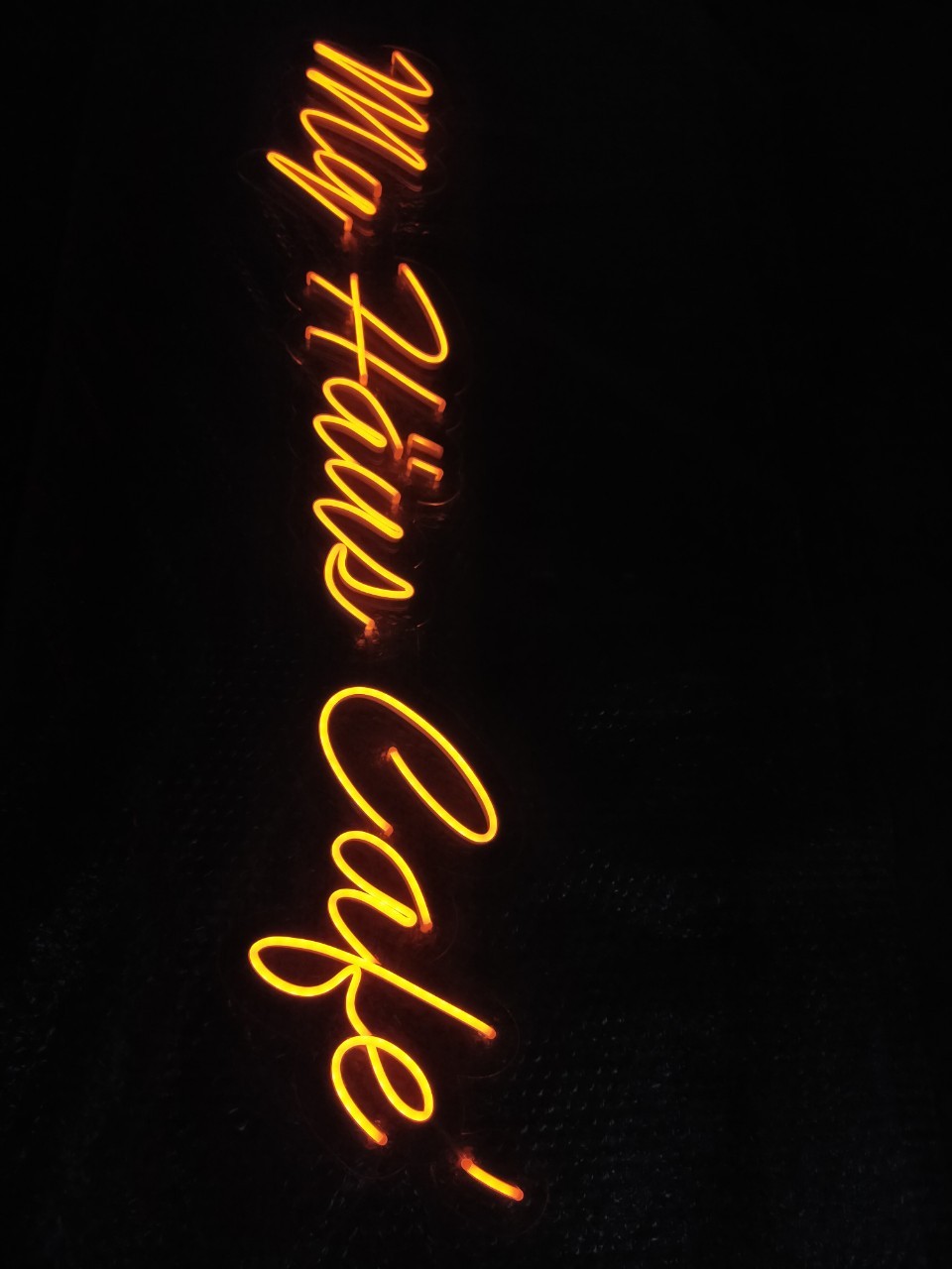 ไฟนีออน เฟค