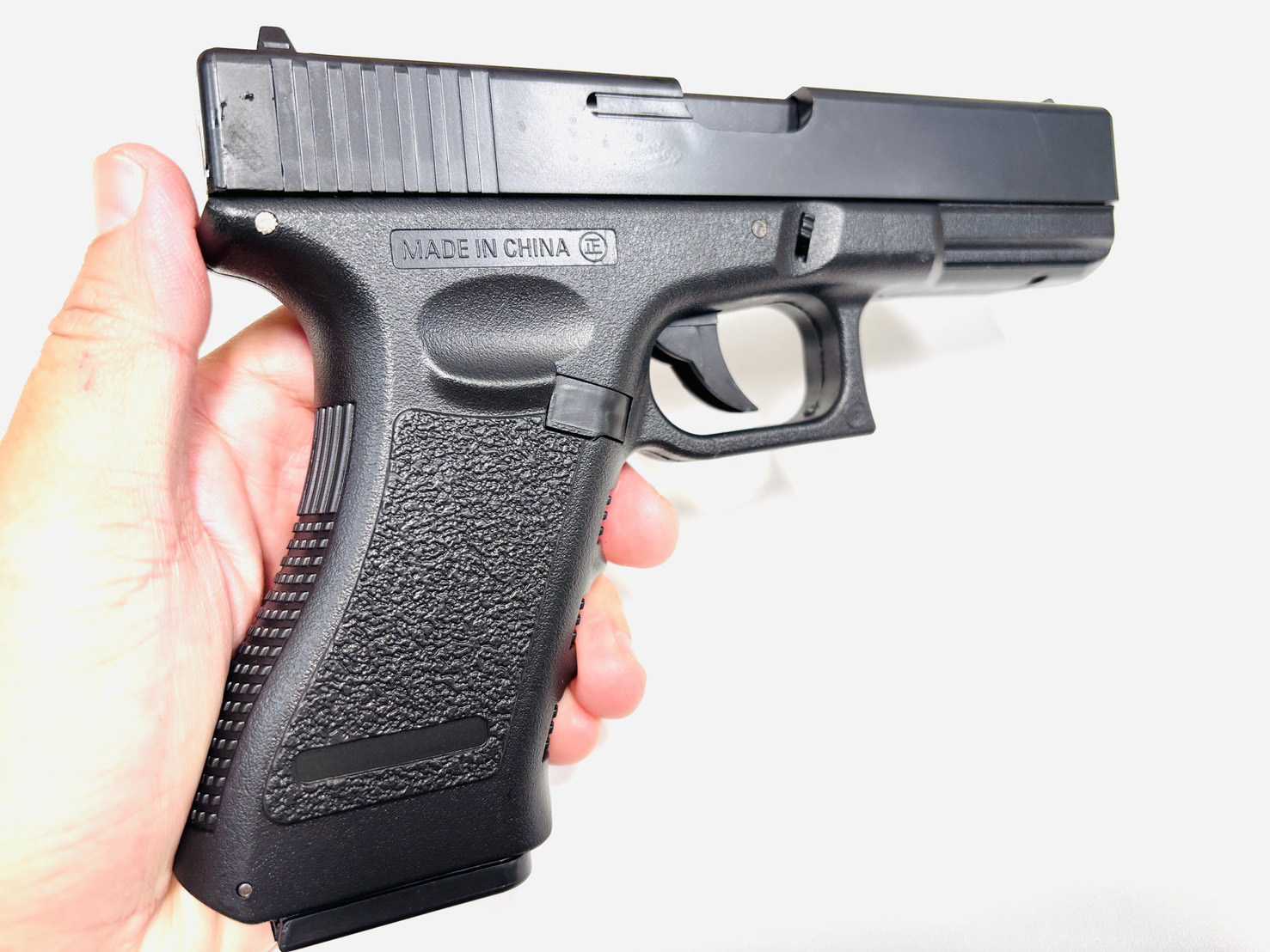 ปืนอัดลมสั้น รุ่น Glock18 ระบบชักยิงทีละนัด
