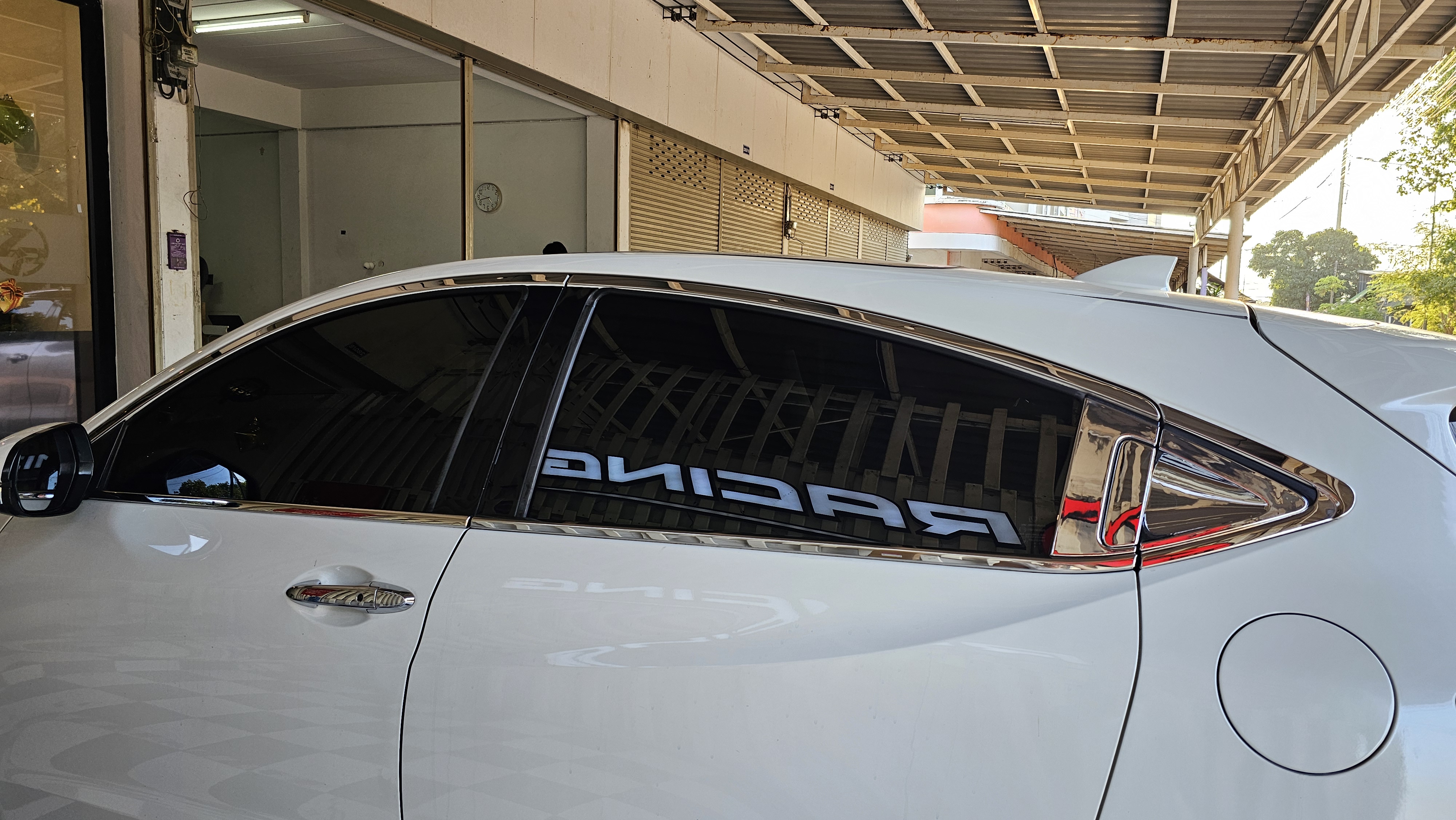 คิ้วกระจก Stainless 10 ชิ้น HR-V 2014-2021
