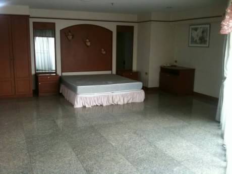 ขาย/ให้เช่า คอนโดบ้านสวนเพชร สุขุมวิท 39 ขนาด 3 นอน 4 น้ำ และ 1 ห้องเมด ห้องปรับปรุงใหม่ ; For Sale/Rent : Baan Suanpetch Condo, Sukhumvit 39, 3 Beds + 4 Baths & 1 Maid Room, Renovated