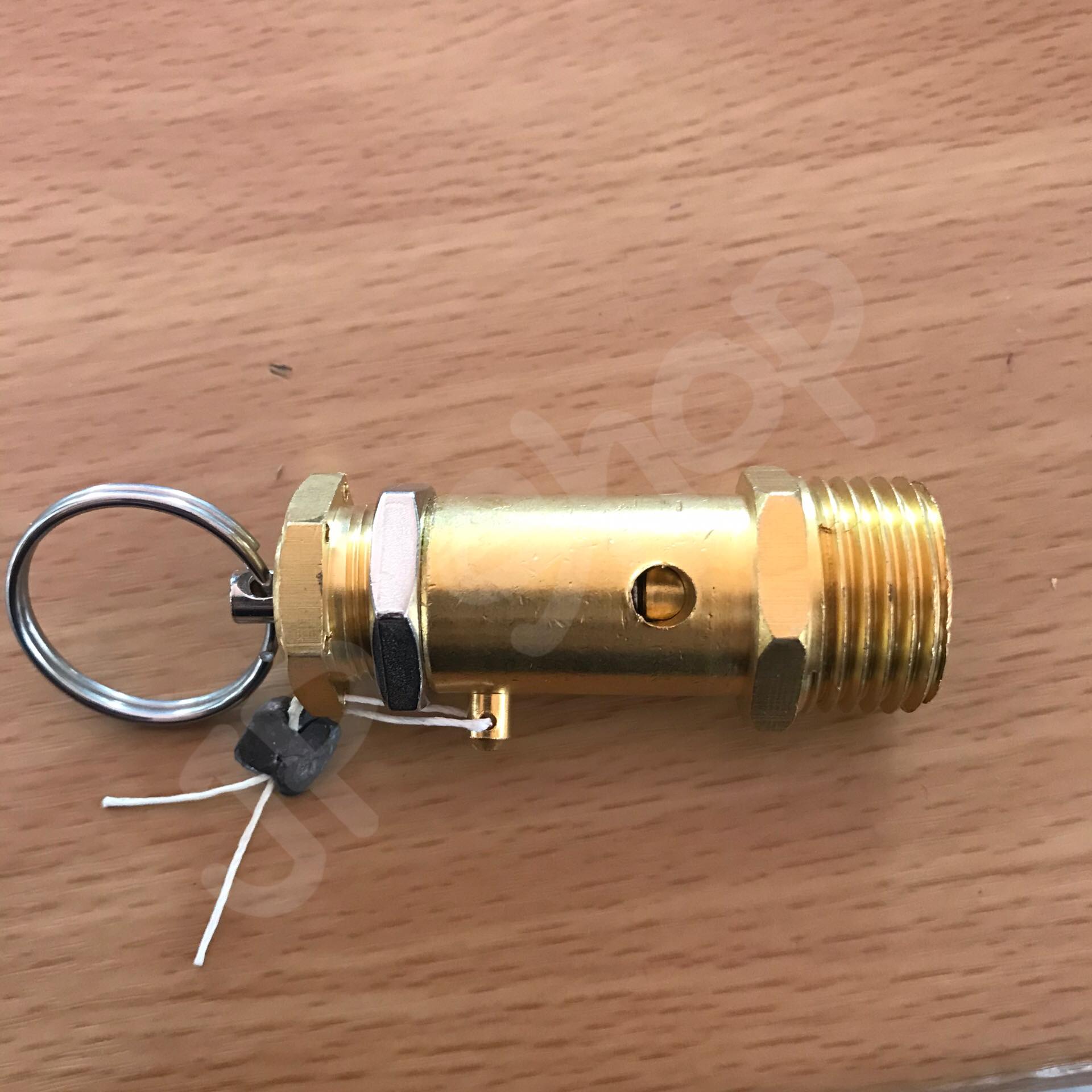 เซฟตี้วาล์ว โปโลลม ปั๊มลม เกลียวนอกNPT 4 หุน (1/2") ทองเหลือง รับแรงดันสูงสุถ9บาร์ ตัดรอบส่งทุกๆชั่วโมง #1025