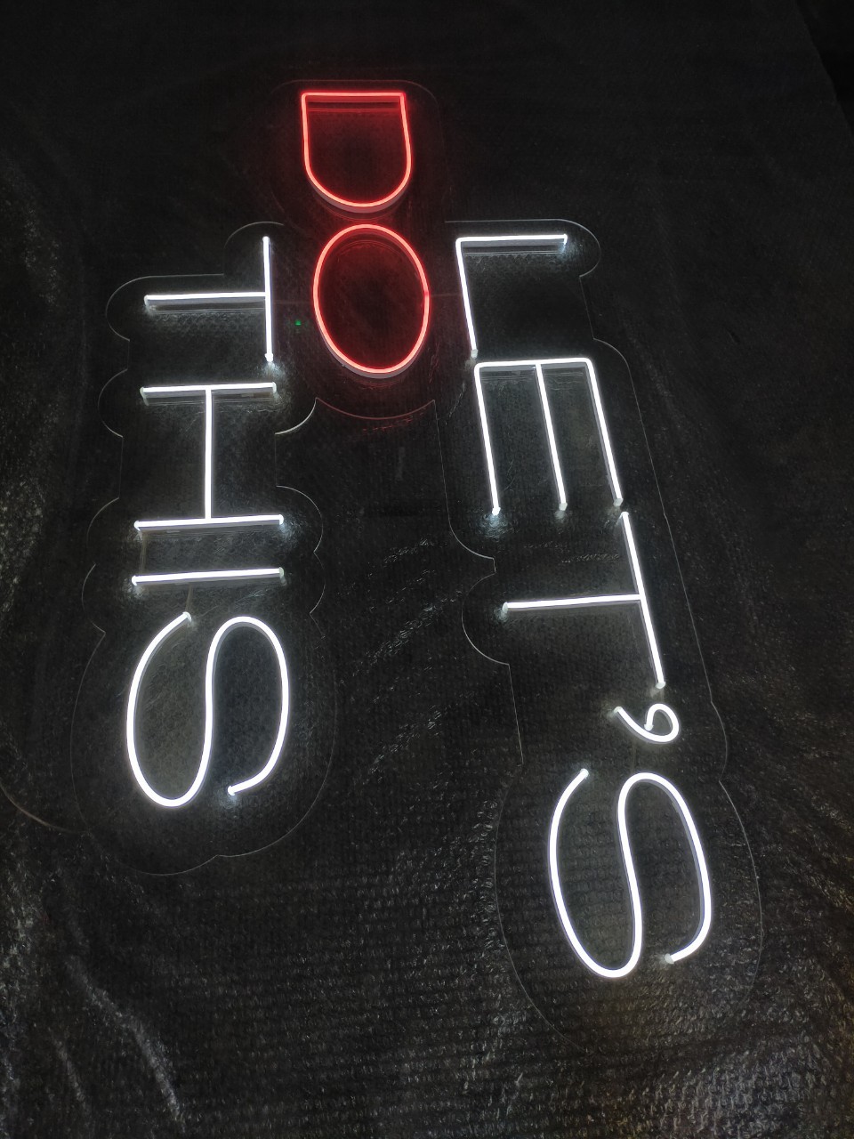 ไฟนีออน เฟค