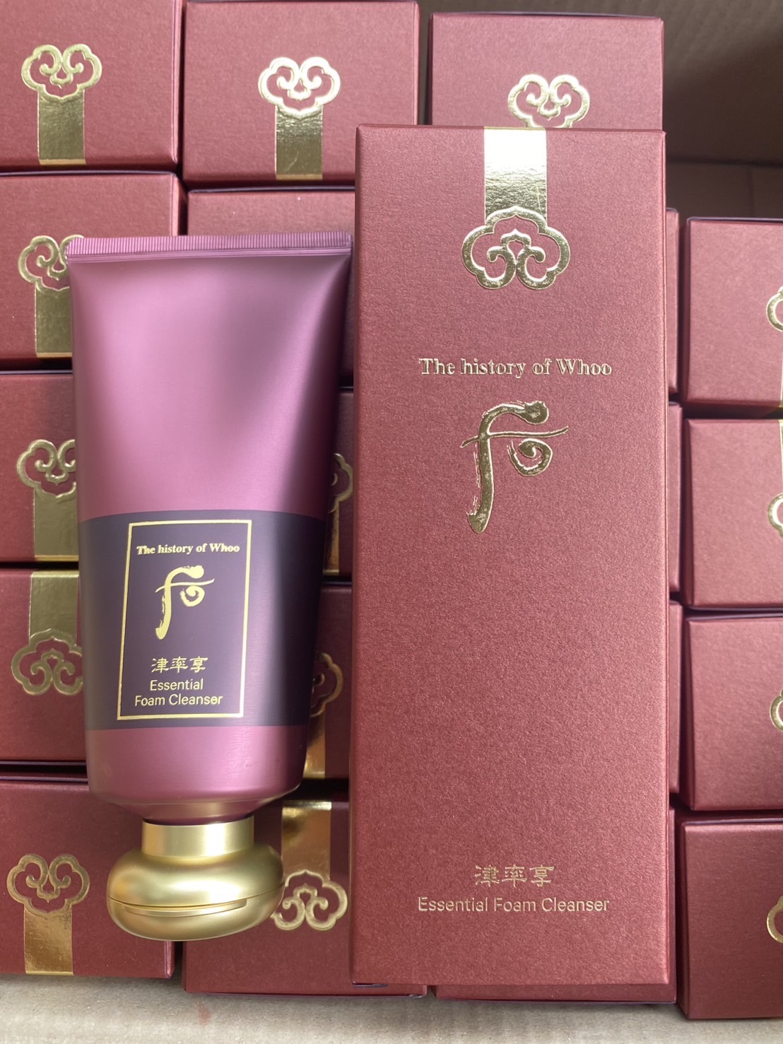 The History Of Whoo Essential Foam Cleanser 180ml. โฟมล้างหน้าเนื้อเจลสูตรอ่อนโยน