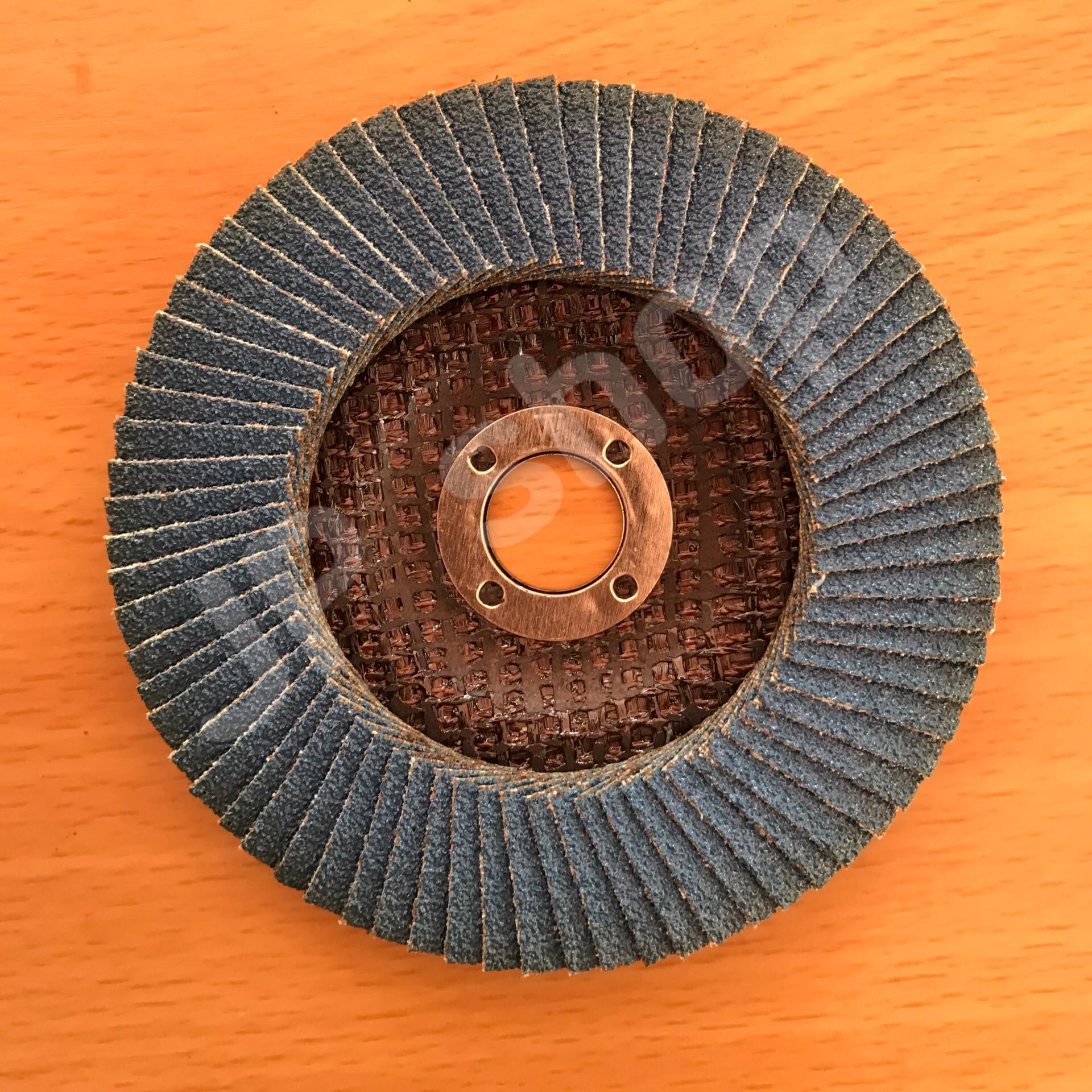 กระดาษทรายเรียงซ้อน(เบอร์80) ขนาด 4 นิ้ว สำหรับขัดเหล็ก ไม้ สแตนเลส ส่งของเร็ว #00140