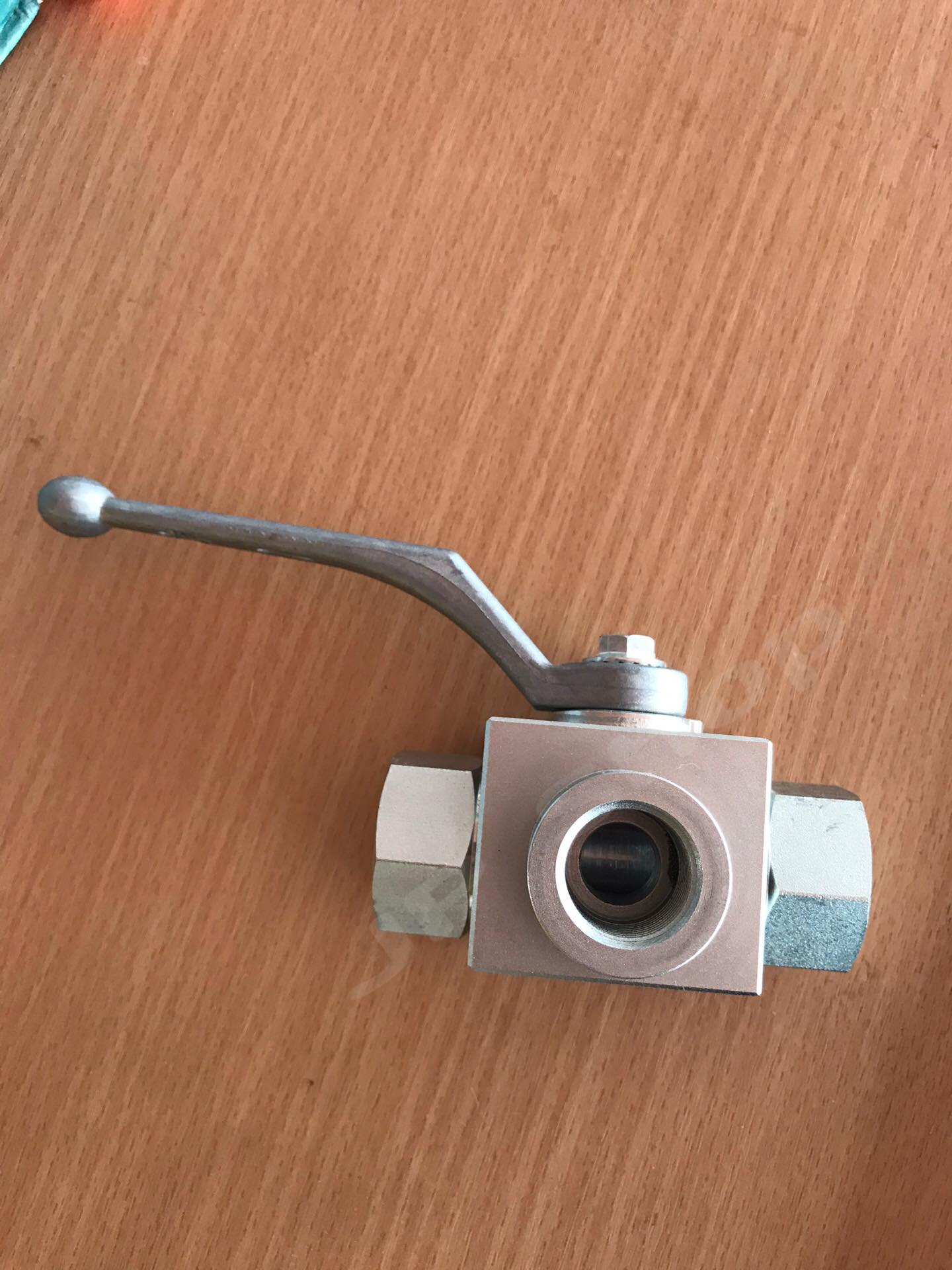 บอลวาล์ว3ทาง แรงดันสูงสำหรับไฮดรอลิก ขนาด1/2 (4หุน) #6076