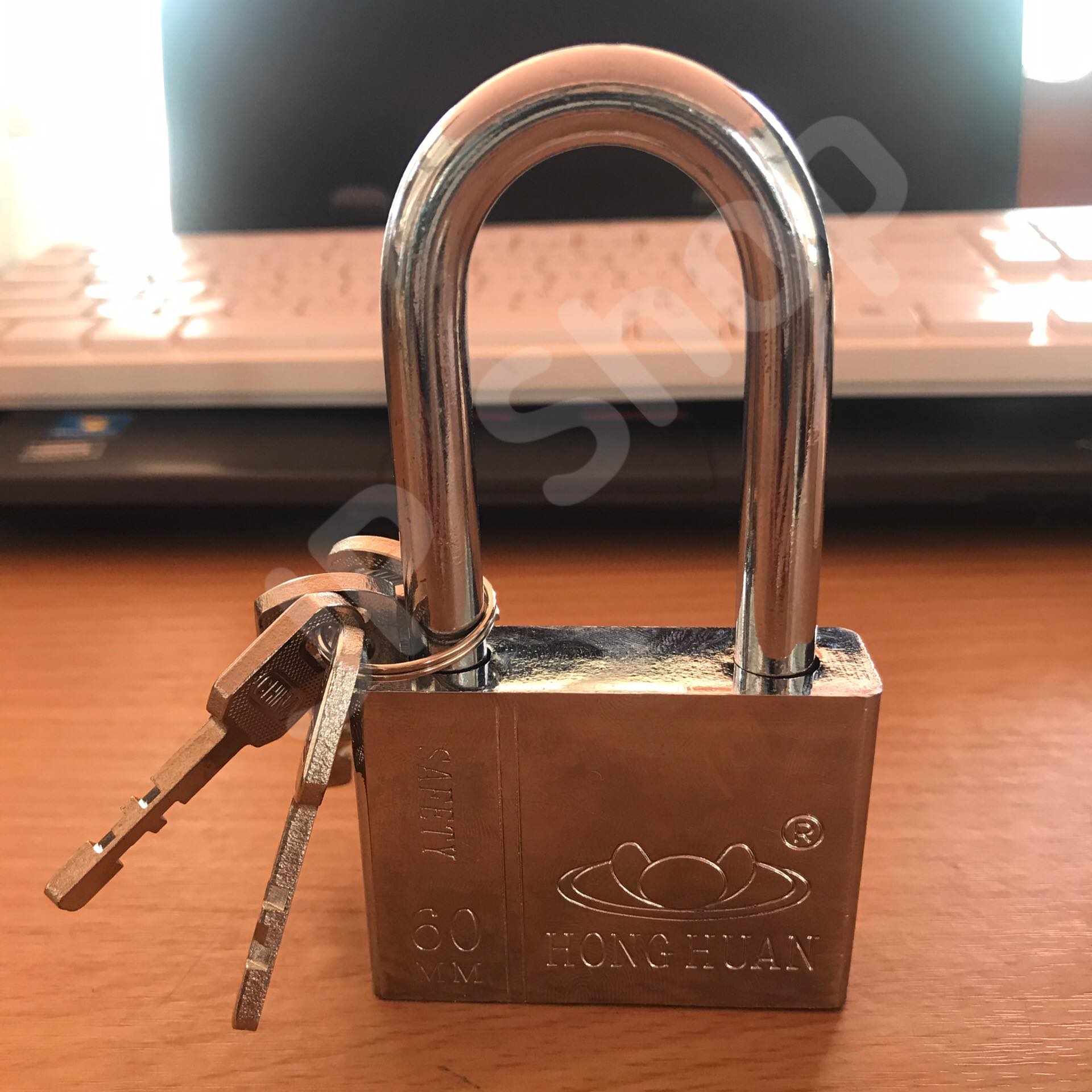 กุญแจล็อคบ้าน ล็อคครัว ล็อคอเนประสงค์ 60 มม. ล็อคแน่นหนา คงทน ราคาถูก สนใจสั่งซื้อได้เลย ห่วงยาว #6971342321167