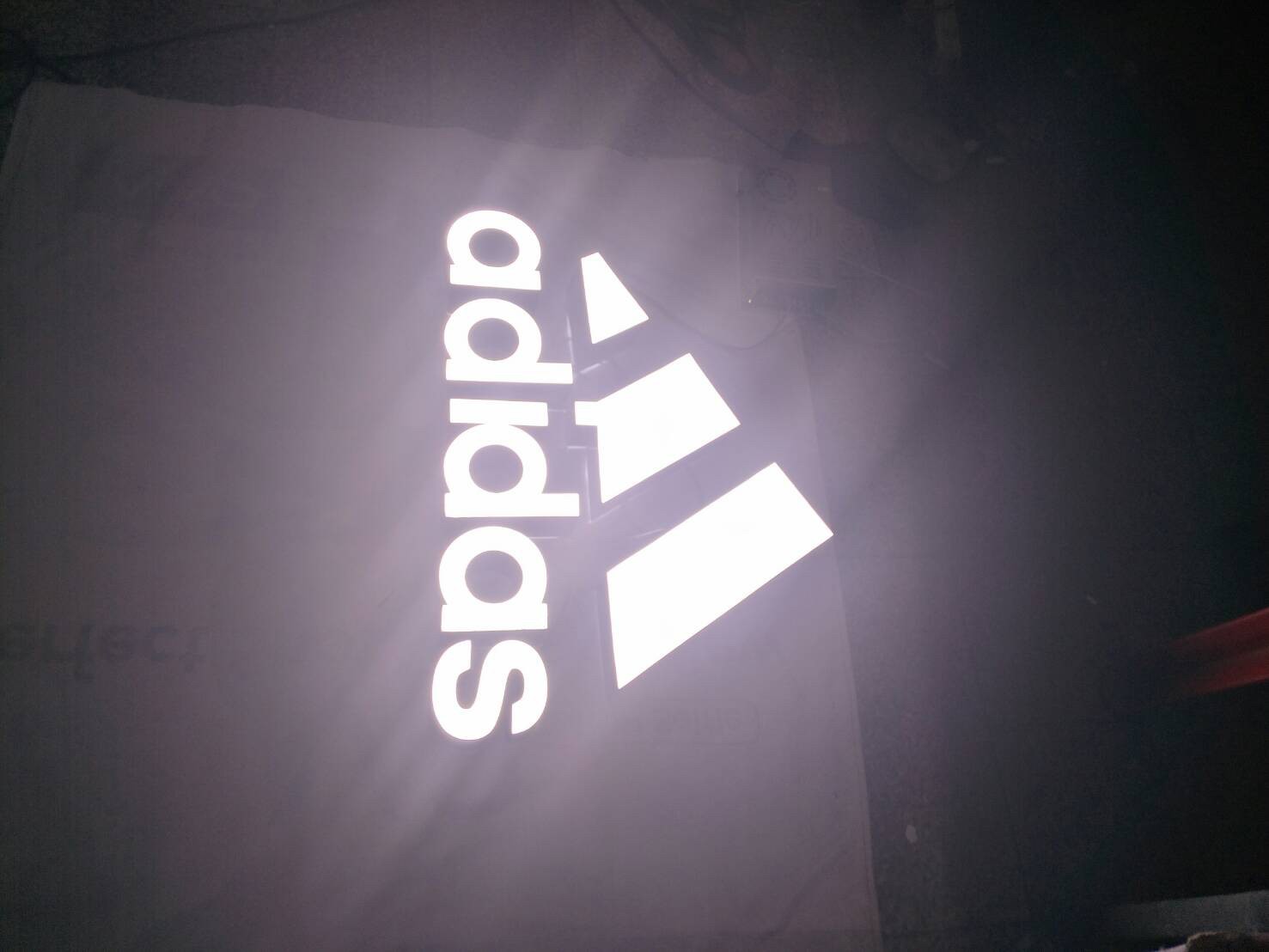 ป้ายไฟออกหน้า adidas