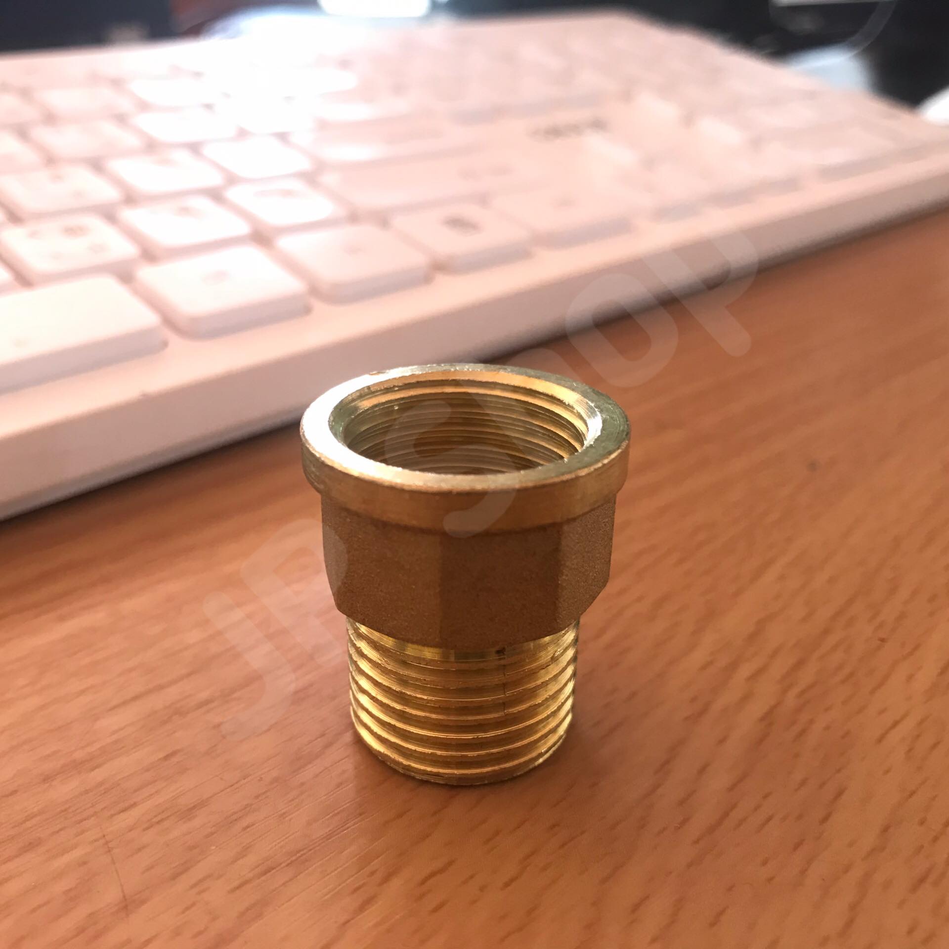 ข้อต่อตรงทองเหลือง เกลียวนอก-ใน ขนาด 4 หุน#0954