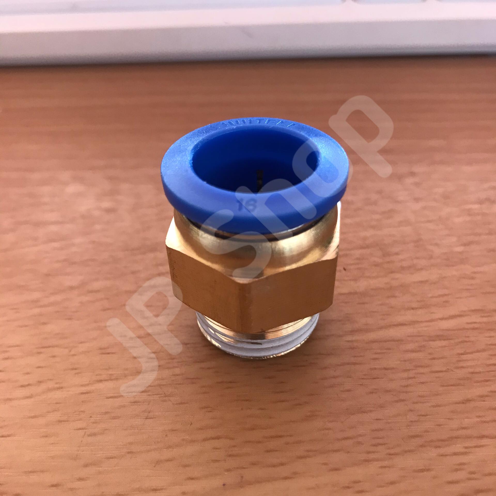 ฟิตติ้งสายลม 16 มม. ข้อต่อ PC-16-04 เกลียว 4 หุน #16041 ราคา 1 ตัว