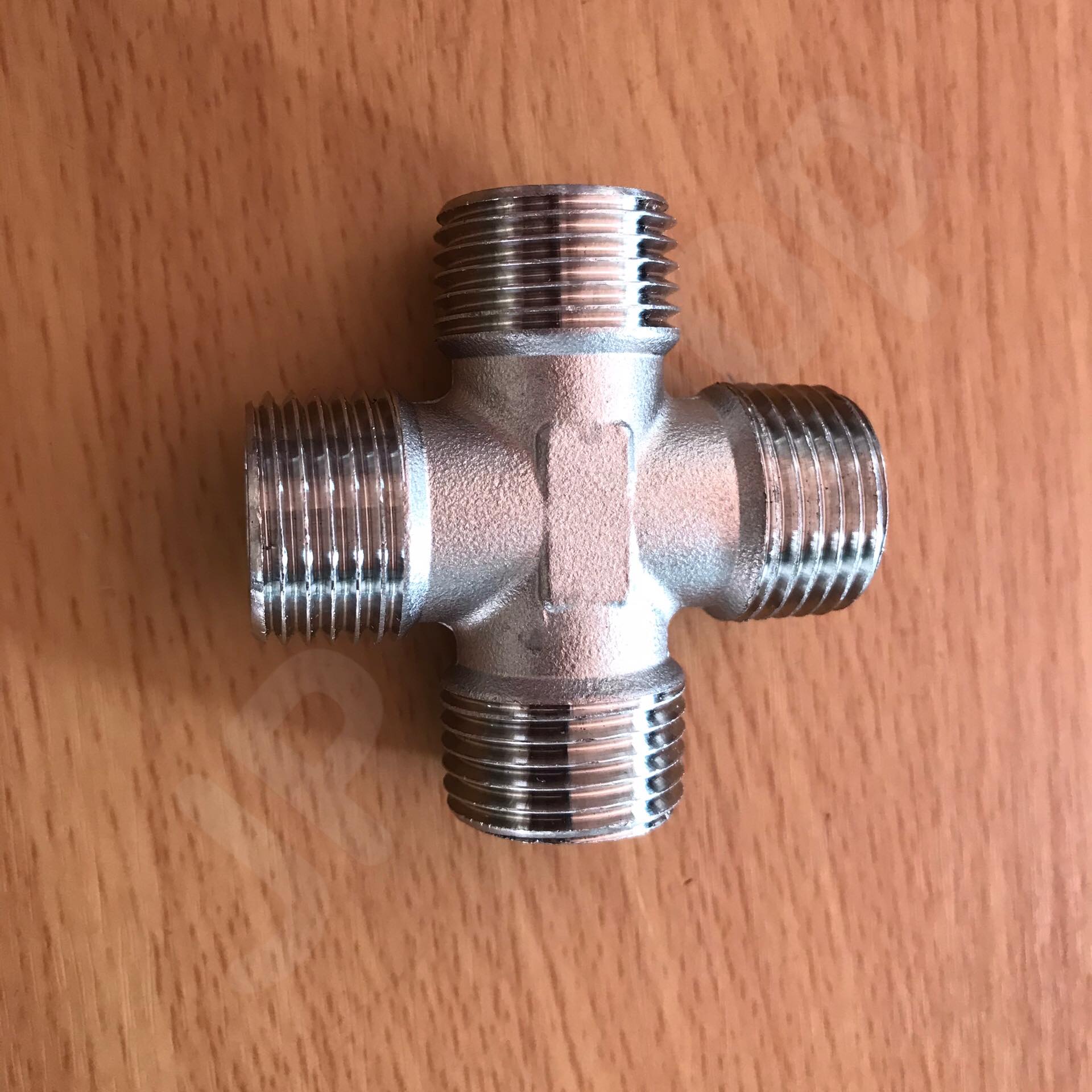 สี่ทางสแตนเลสเกลียวนอก NPT 4 หุน (12 มม.) ราคาต่อ1 ชิ้น #6095