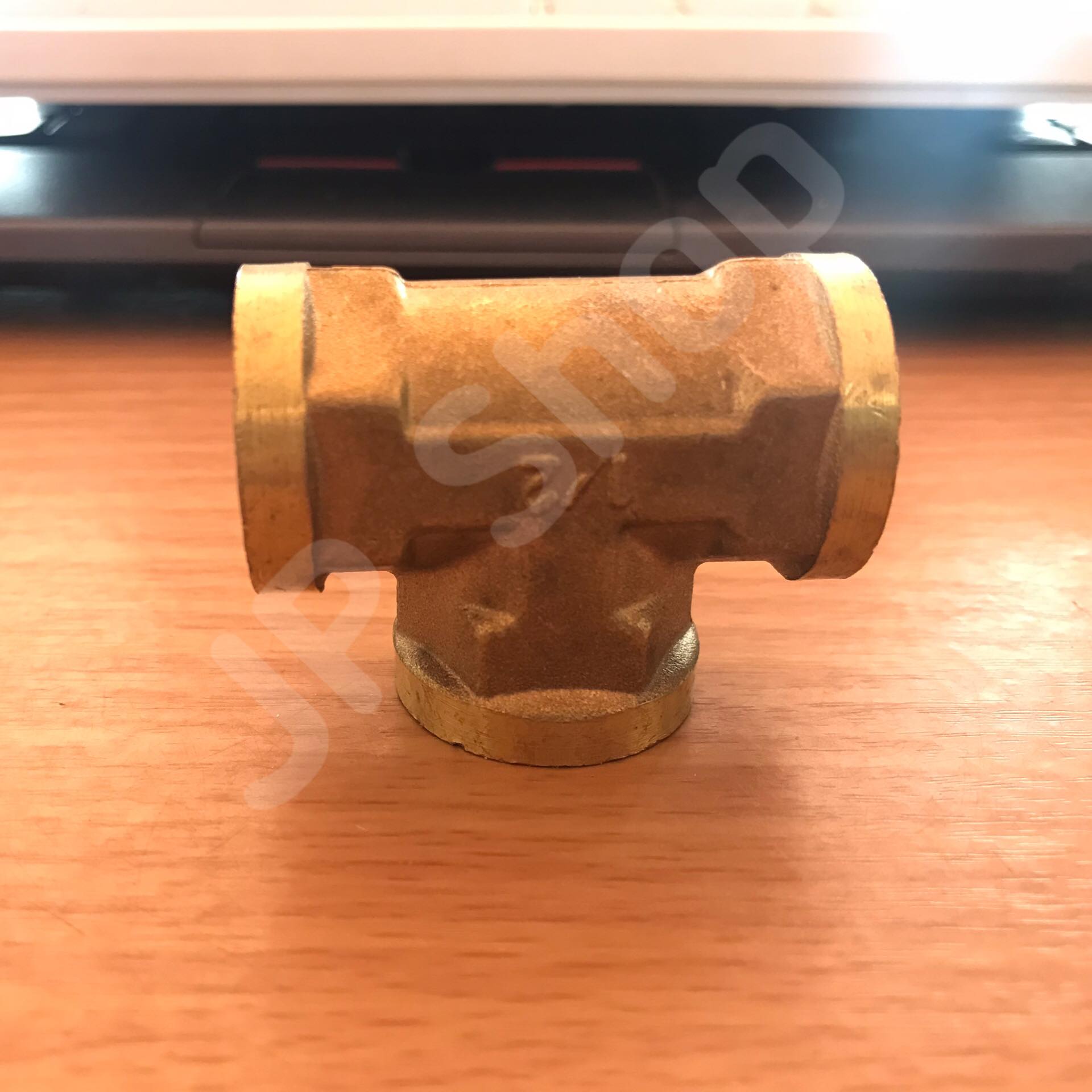 ข้อต่อสามทางทองเหลือง ขนาด 4 หุน เกลียวใน ข้อต่อ สามทาง ทองเหลือง เกลียวใน 4 หุน #0554