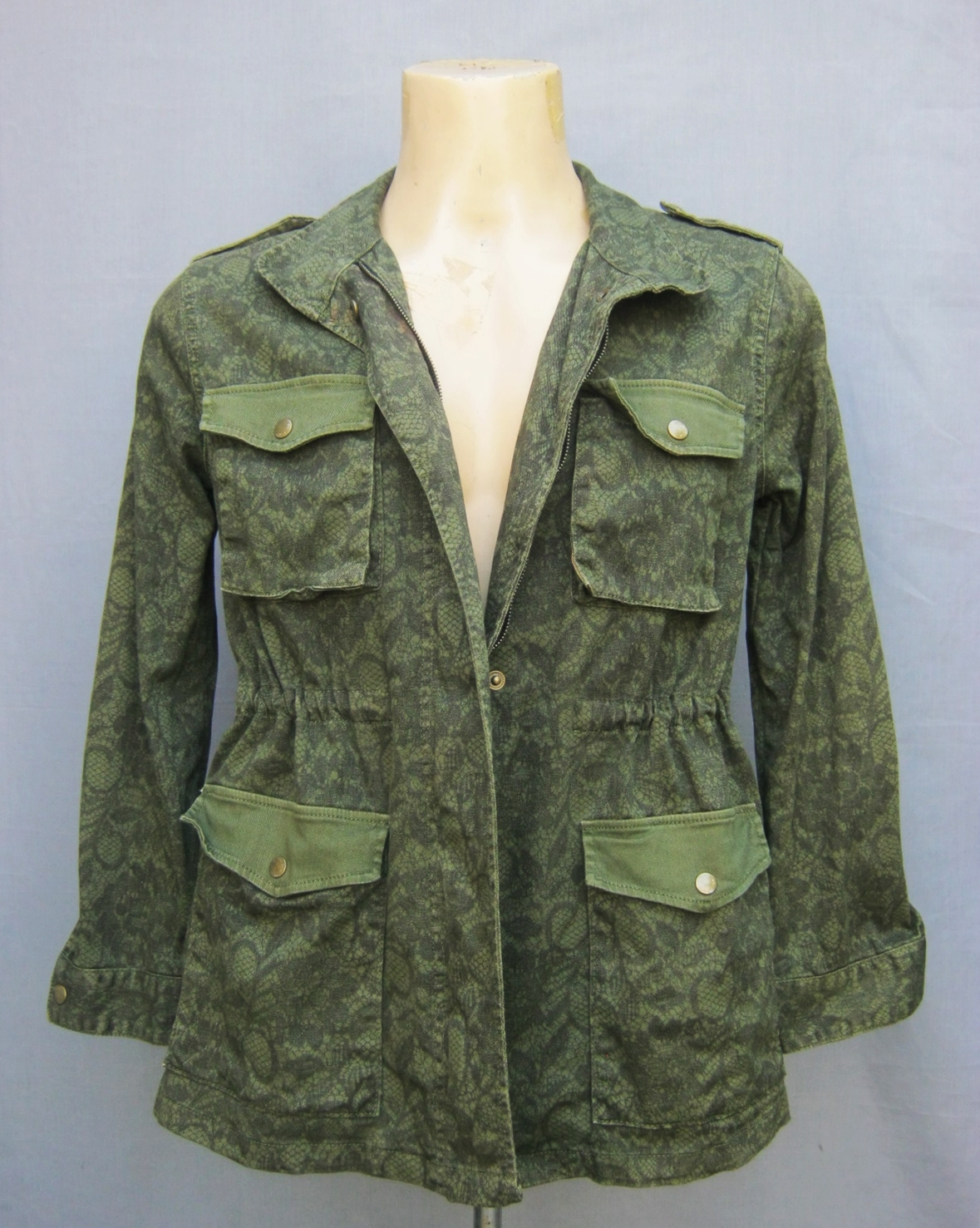 เสื้อแฟชั่นแนวทหาร ลายปีกแมลงปอ