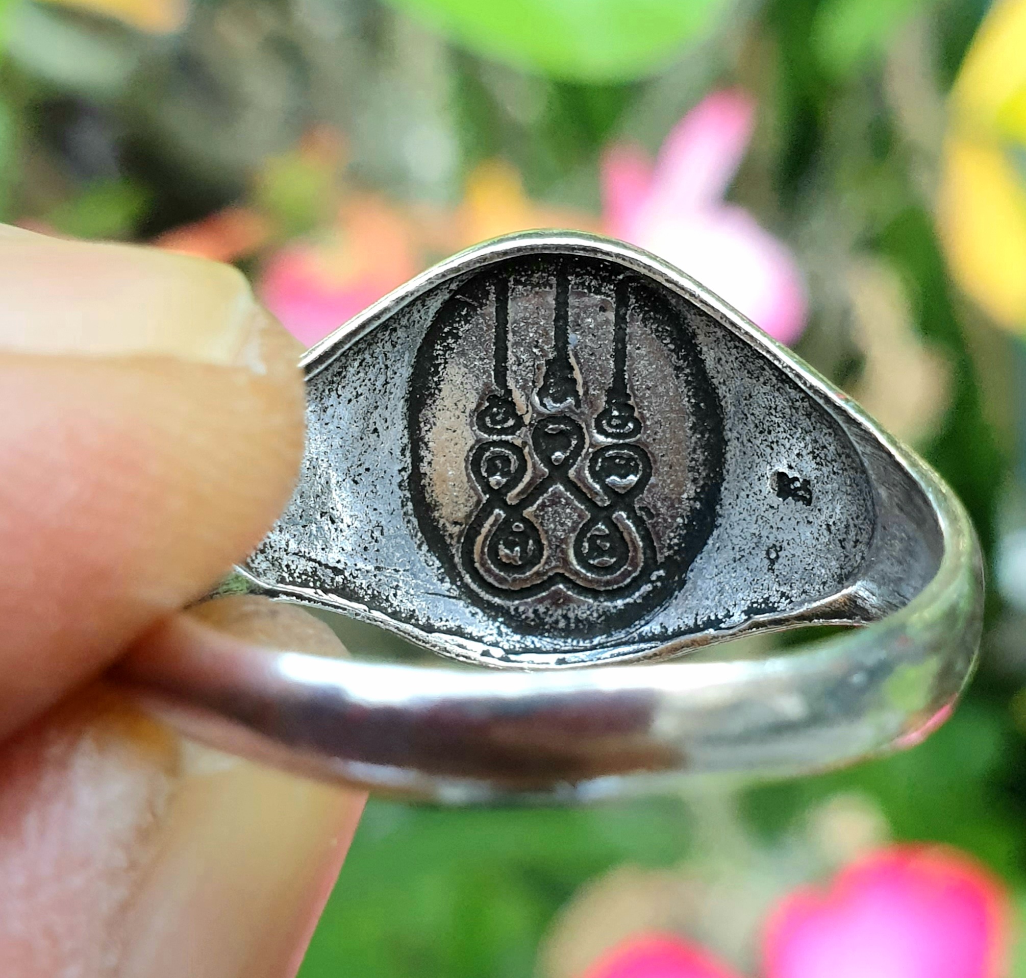 แหวน ไอ้ไข่ รับประกัน เงินแท้ 92.5% 50สตางค์ พร้อมกล่อง มี4ขนาดให้เลือก 7 8 9 10 11. +++แถมฟรีผ้ายันต์ +++ปลุกแสกให้แล้ว