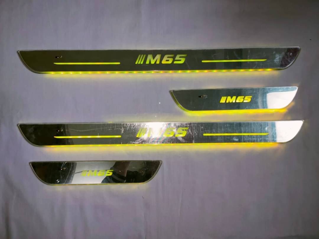 คิ้วบันได สคัฟเพลท MG5 มีไฟ LED 7 สี
