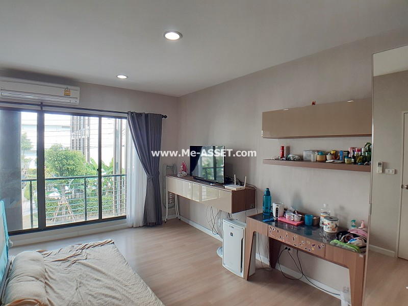 ขายทาวน์โฮม ม.บ้านกลางเมือง กัลปพฤกษ์ ซ.กำนันแม้น แขวงบางหว้า เขตภาษีเจริญ กรุงเทพ / พื้นที่ 3 ชั้น 18.4 ตารางวา