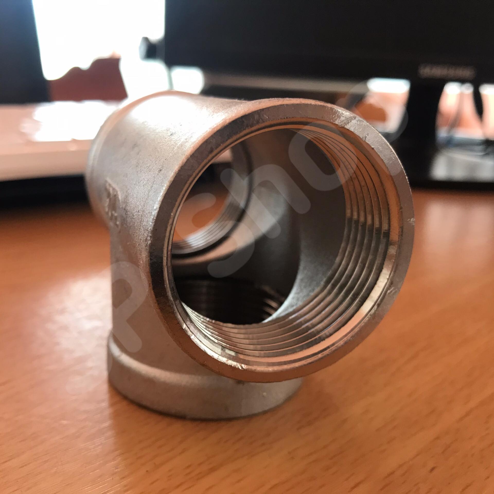 ข้อต่อสามทางสแตนเลส 304 ขนาด 1 1/4 นิ้ว (นิ้ว 2) Stainless Steel Tee 304, 1 1/4" Female Thread (Tee F/F/F) #2852