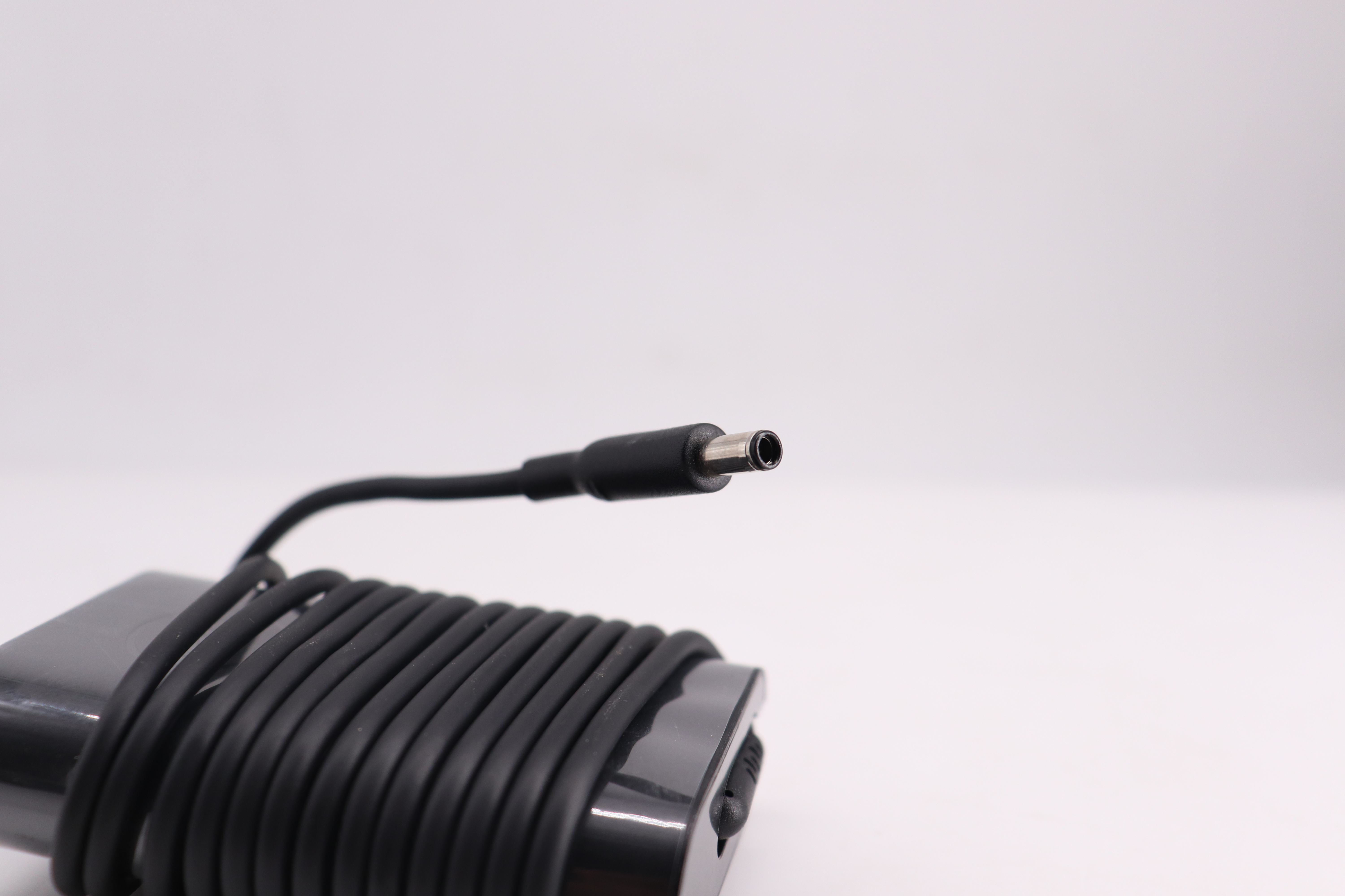 Adapter Dell Latitude 13 3379 19.5V 2.31A, 45W สายชาร์จ โน๊ตบุ๊ค Dell Latitiude 3379 แท้ ประกันศูนย์ Dell Thailand ราคาไม่แพง