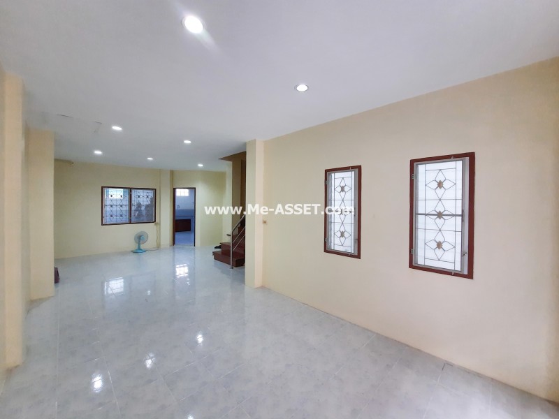 ขายทาวน์โฮม รีโนเวทใหม่ ย่าน เพชรเกษม หนองแขม หลักสอง บางแค พุทธมณฑล : ม.สุชา ถ.เพชรเกษม 112 แขวงหนองค้างพลู เขตหนองแขม กรุงเทพ / 3 ชั้น 22.3 ตารางวา